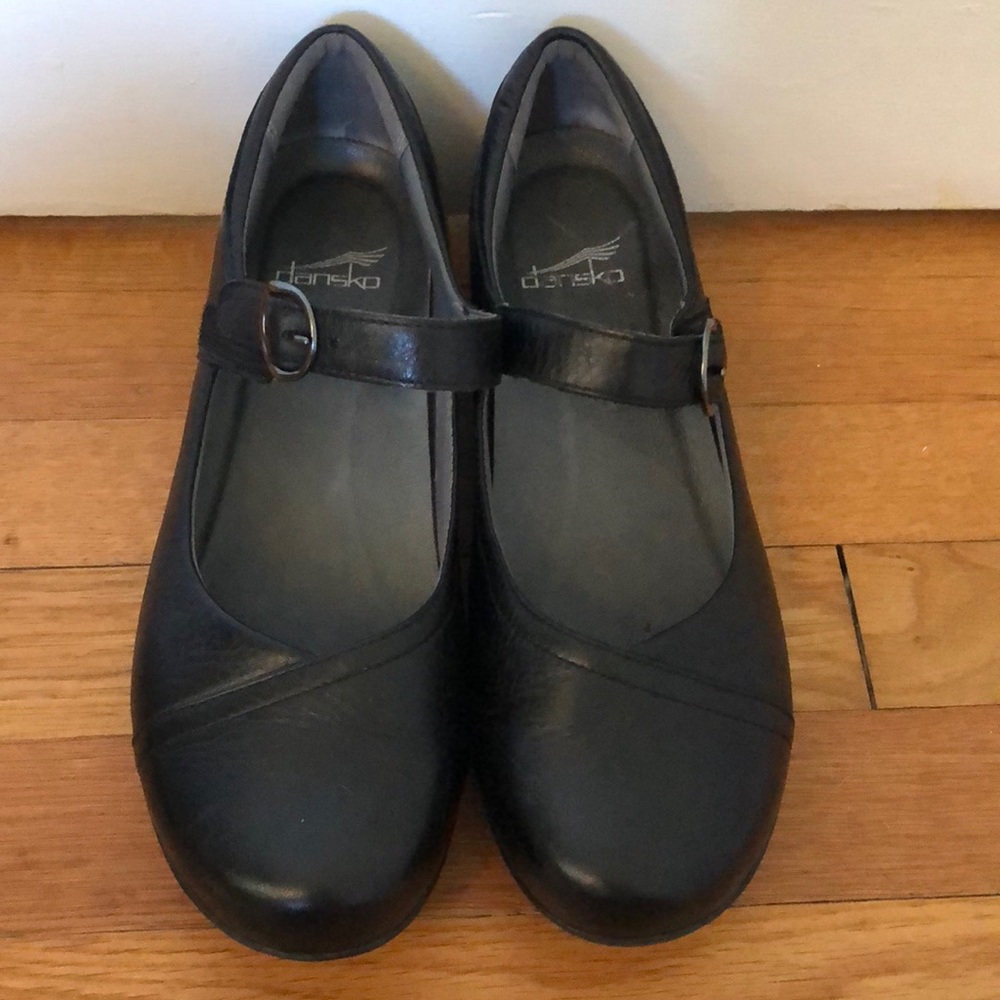 Black dansko shoes!